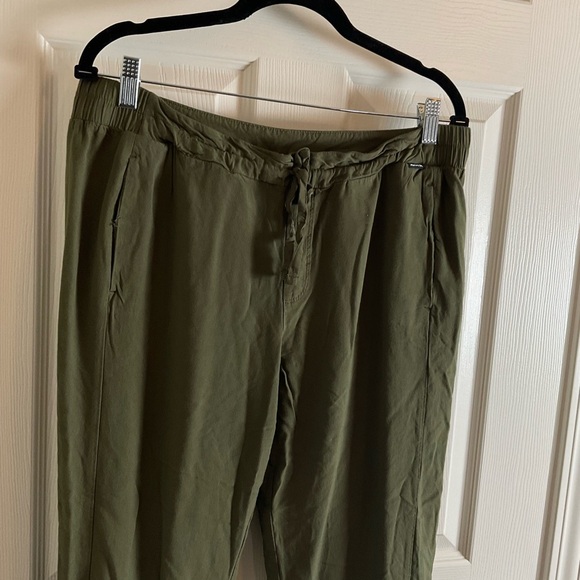 Hurley Women’s Olive Green Pants size large - Picture 5 of 7